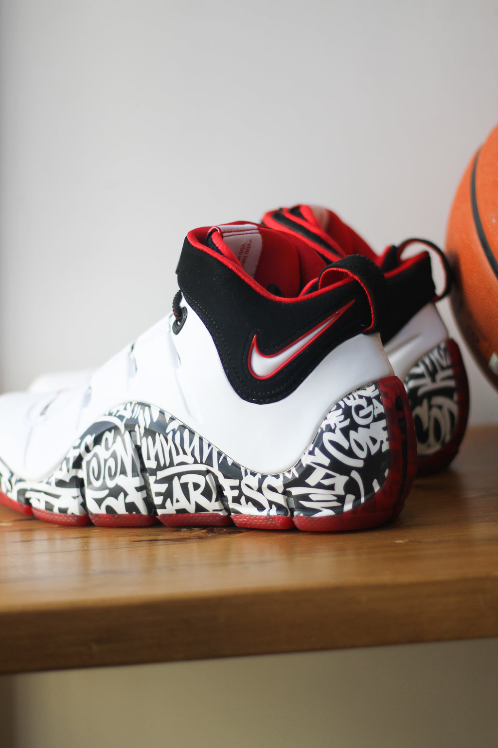 ZOOM LEBRON 4 "GRAFFITI" Sneaker Room