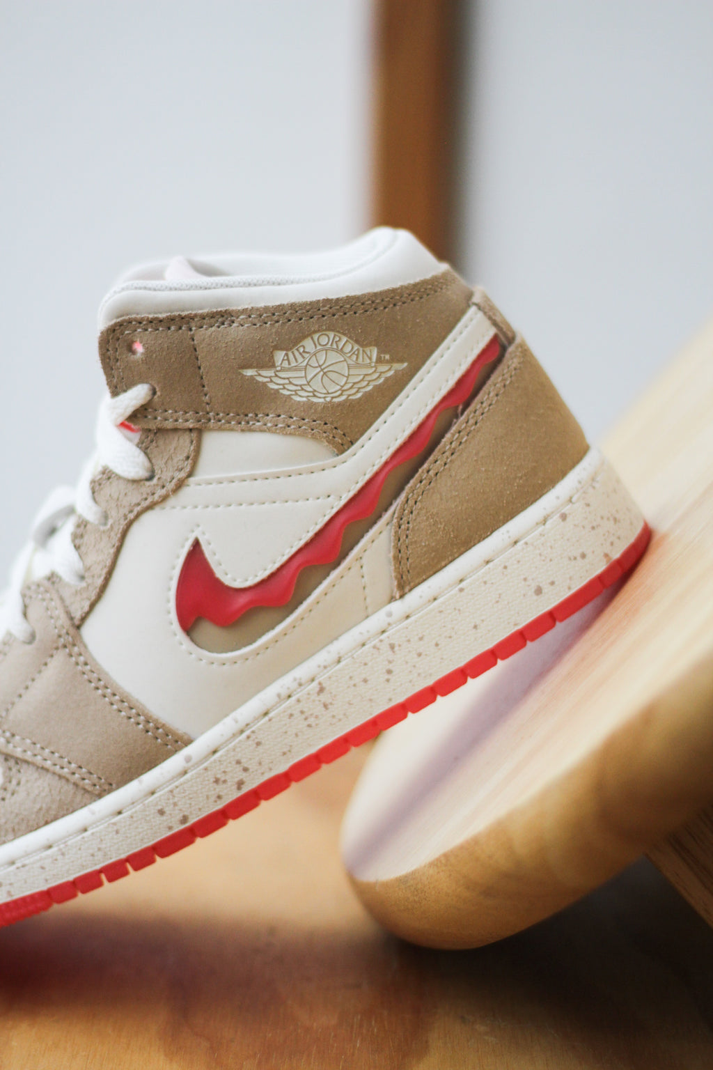 AIR JORDAN 1 MID SE (GS) 