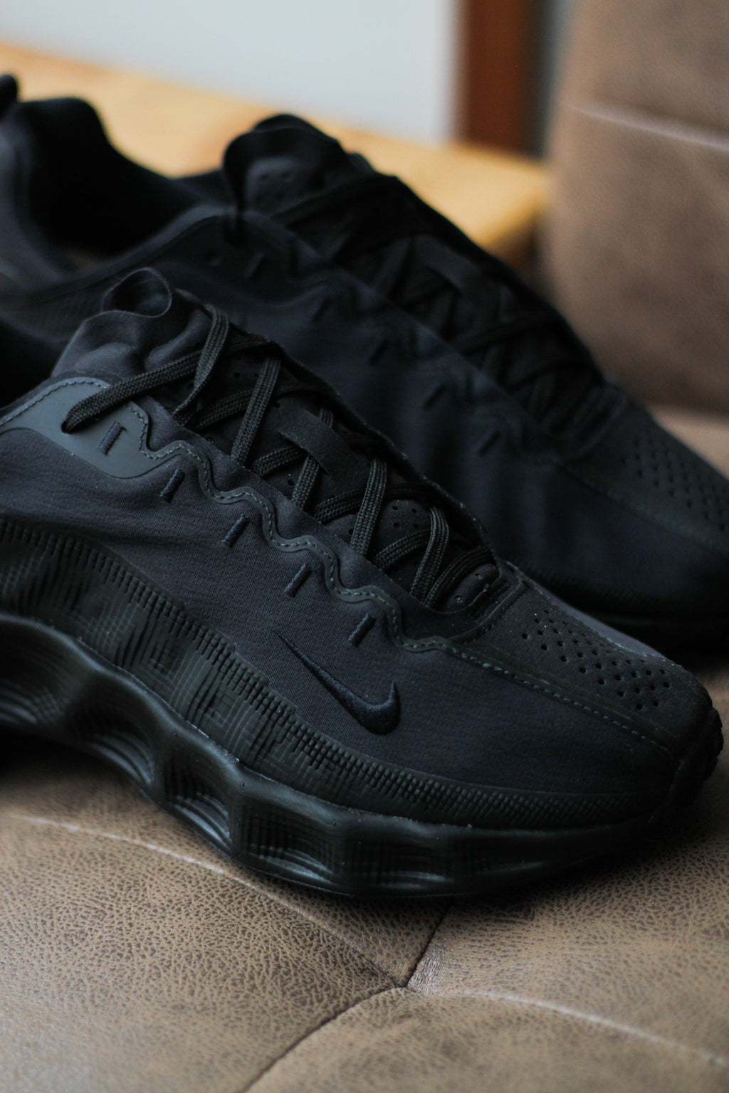 靴 Nike Ava Rover Triple Black/Anthracite NIKE AVA ROVER 