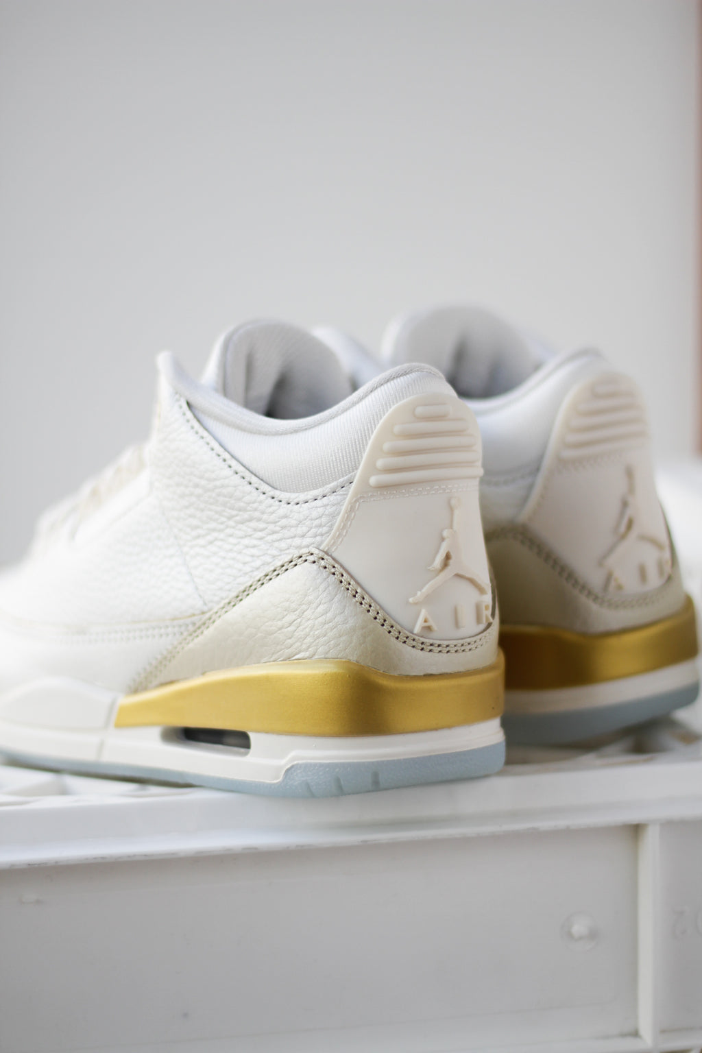 jordan 3 gold and white