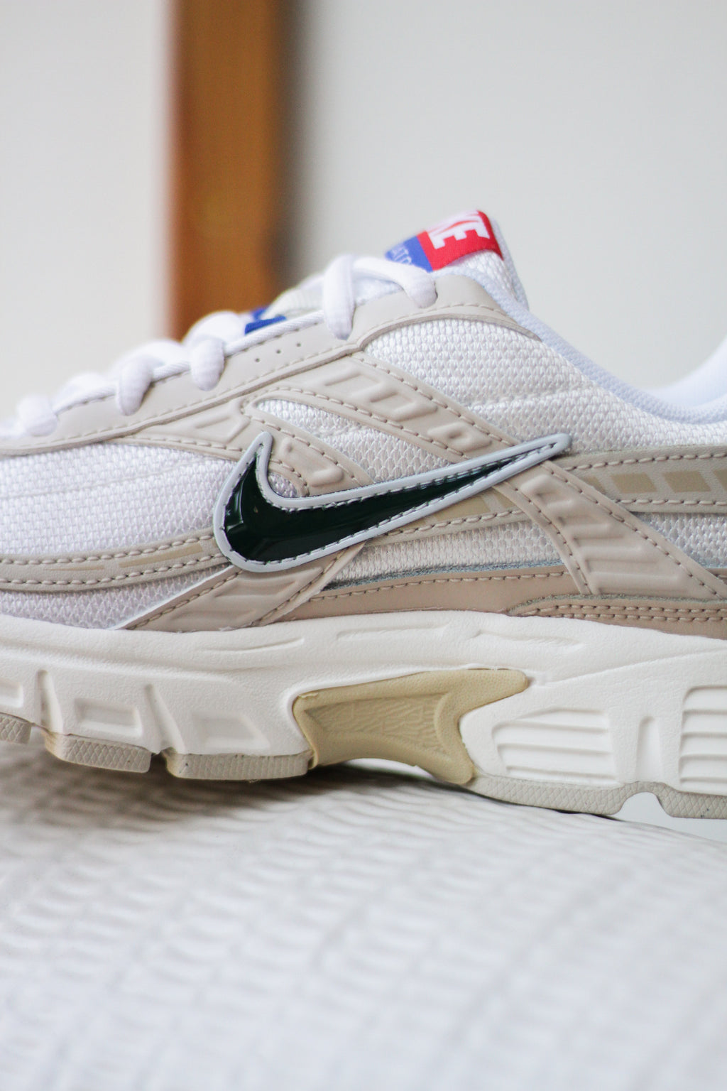 スニーカー nike initiator women shoes HQ1183-141 sddefault.jpg