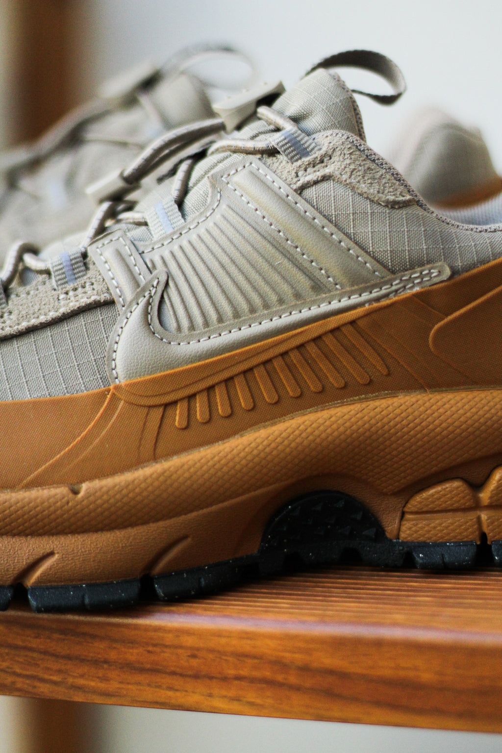 【Nike】◆Zoom Vomero Roam Flax◆HQ2181-200◆ Nike Zoom Vomero 5 Roam WMNS 