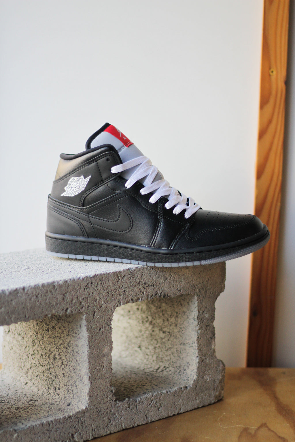 grey black and white jordan 1 mid