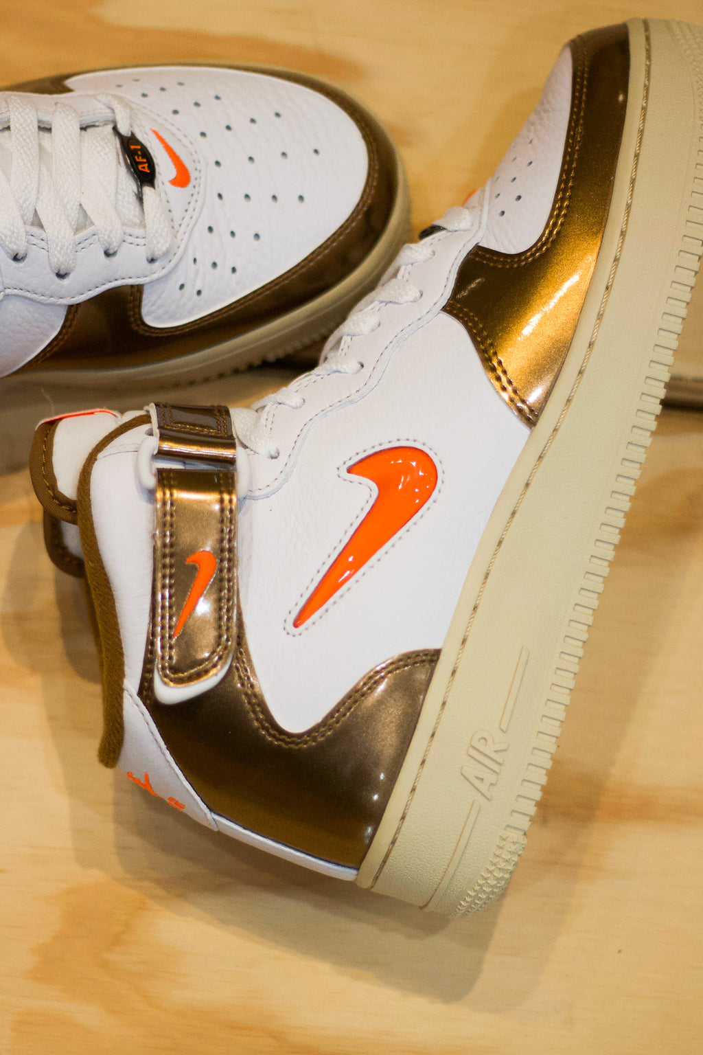 NIKE AIR FORCE MID QS 