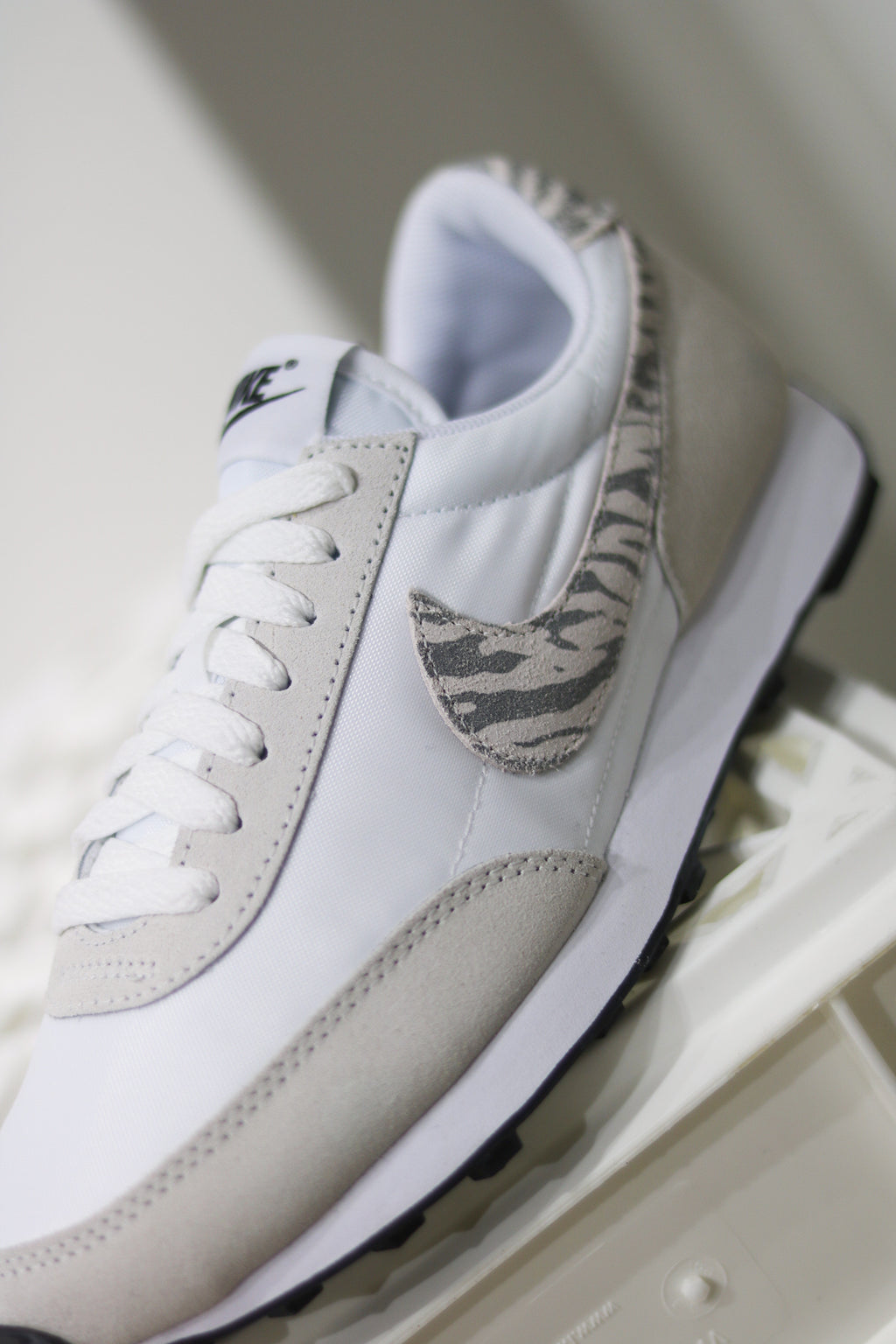 公式正規品!★DAYBREAK SILVER AND WHITE WMNS) Nike Daybreak 'Metallic Silver' DH4263-100