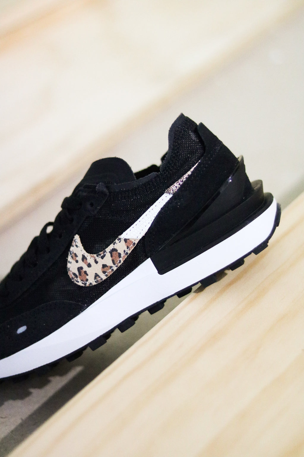 NIKE WAFFLE ONE SE PRO/27.0㌢IVORY BLACK NIKE WAFFLE ONE SE White Black Light Silver DZ2527-100 – Sneaker