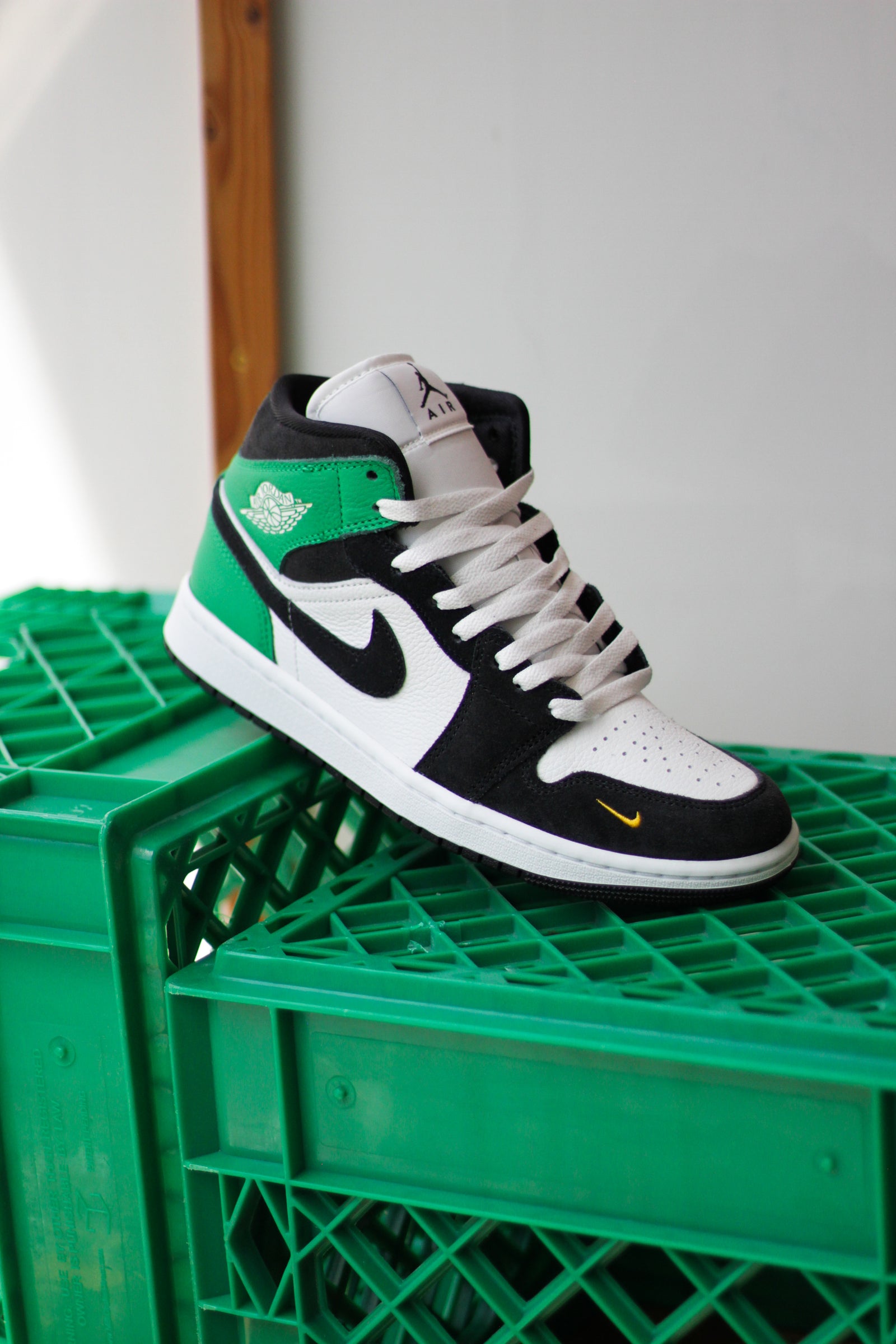 AIR JORDAN 1 MID SE 