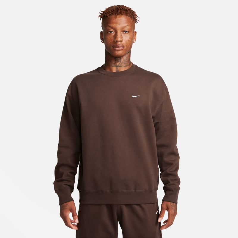 SOLO SWOOSH FLEECE CREW "BAROQUE BROWN"