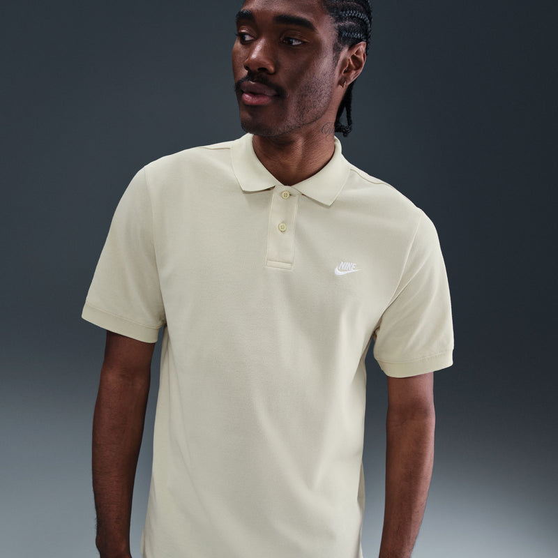 NIKE CLUB SHORT SLEEVE POLO "LT KHAKI/WHITE"