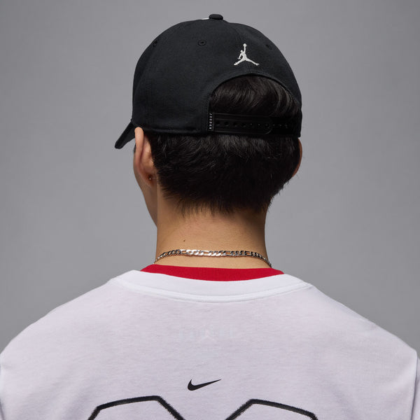 JORDAN RISE STRUCTURED HAT "BLACK/GYM RED/WHITE"