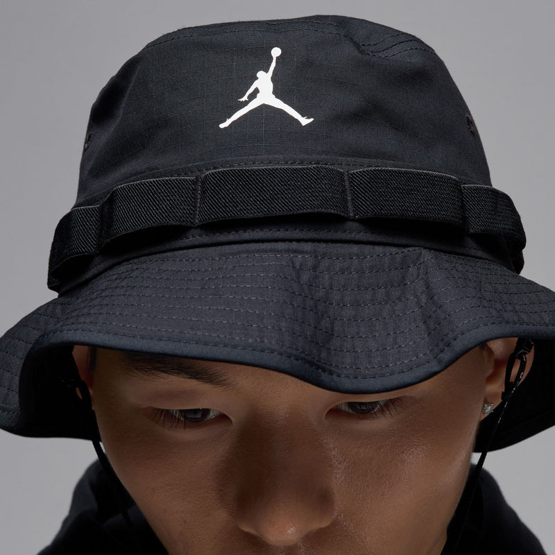 JORDAN APEX BUCKET HAT "BLACK/WHITE"