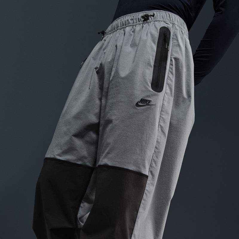 NIKE TECH WOVEN OVERSIZED PANTS "COOL GREY/ANTHRACITE/BLACK"