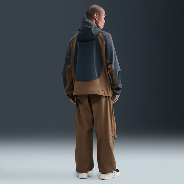 NIKE TECH WOVEN OVERSIZED PANTS "MOSSWOOD BROWN/MOSSWOOD BROWN/BLACK"