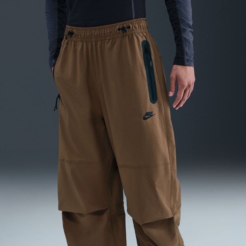 NIKE TECH WOVEN OVERSIZED PANTS "MOSSWOOD BROWN/MOSSWOOD BROWN/BLACK"