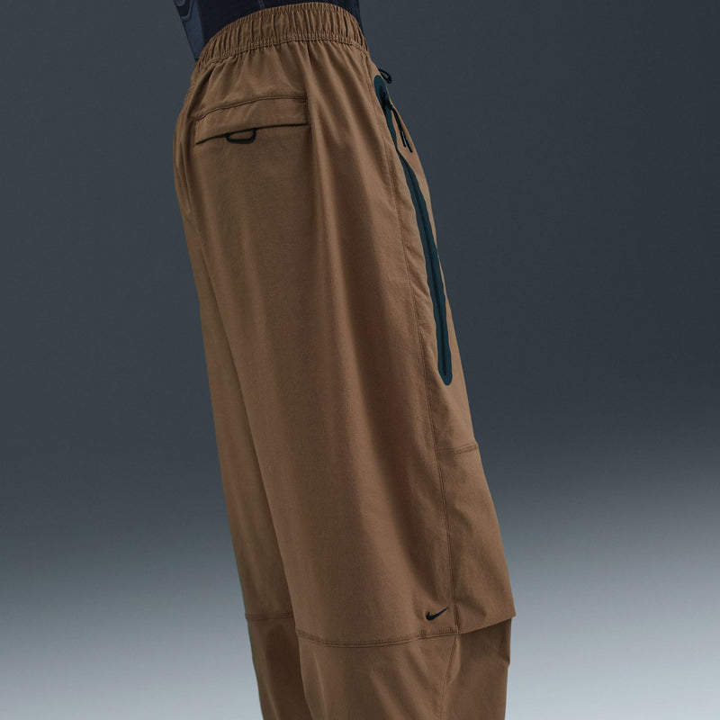 NIKE TECH WOVEN OVERSIZED PANTS "MOSSWOOD BROWN/MOSSWOOD BROWN/BLACK"