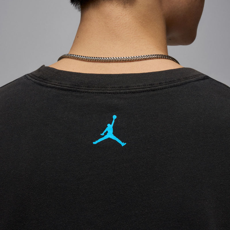 JORDAN FLIGHT ESSENTIALS GRAPHIC SHIRT "BLACK/DK POWDER BLUE"
