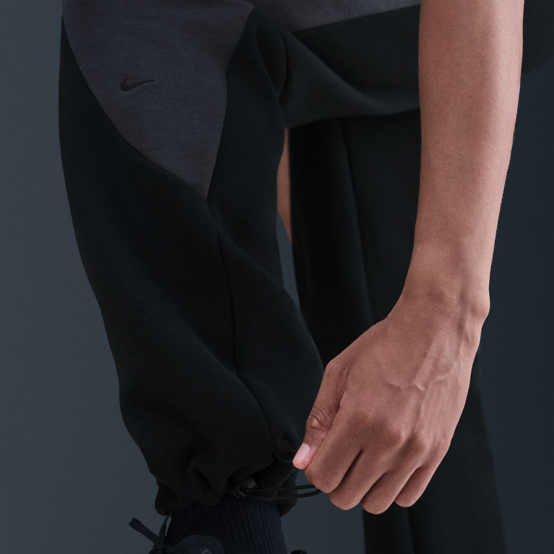 NIKE TECH COLOR BLOCK OPEN HEM FLEECE PANTS "BLACK/ANTHRACITE/BLACK"
