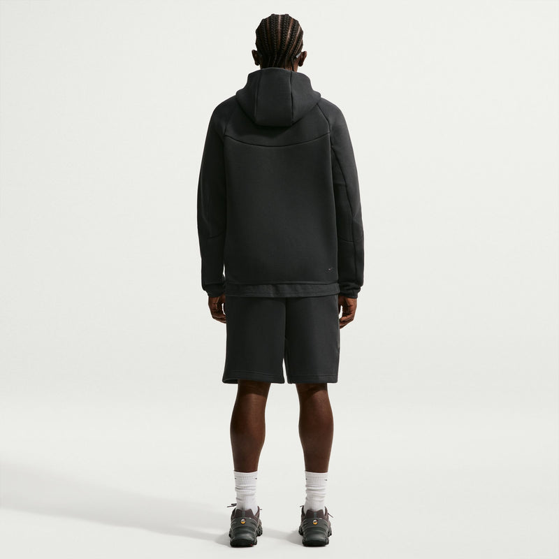 NIKE TECH FLEECE SHORTS 