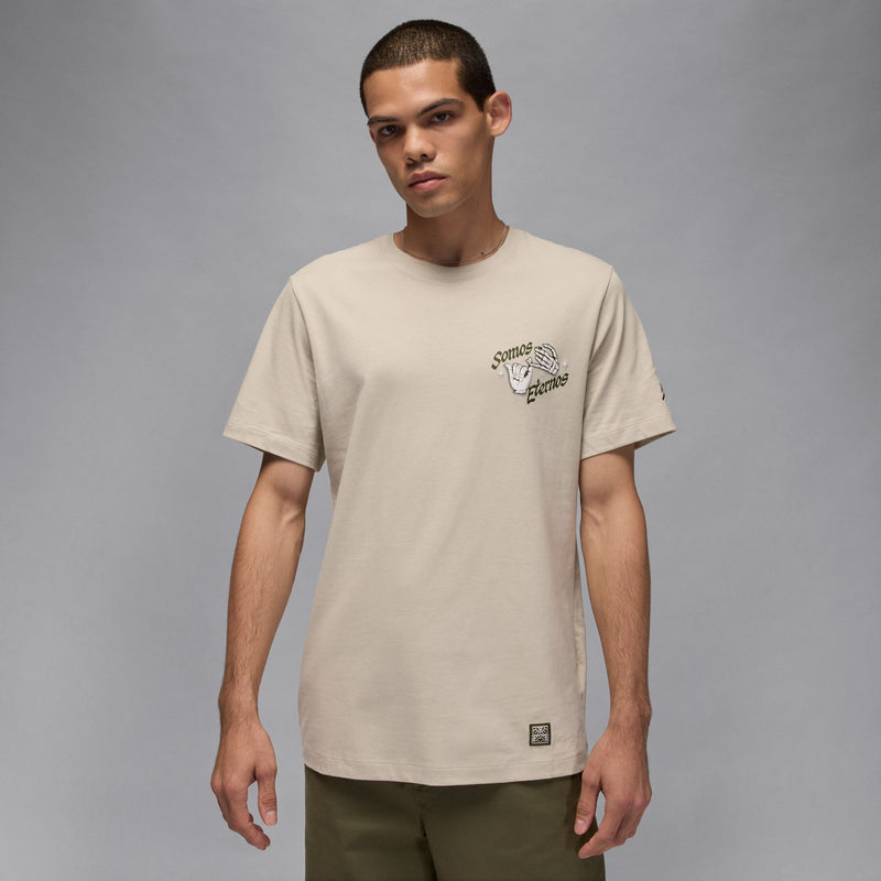 JORDAN SOMOS ETERNOS T-SHIRT "LIGHT STONE/LEGION GREEN"