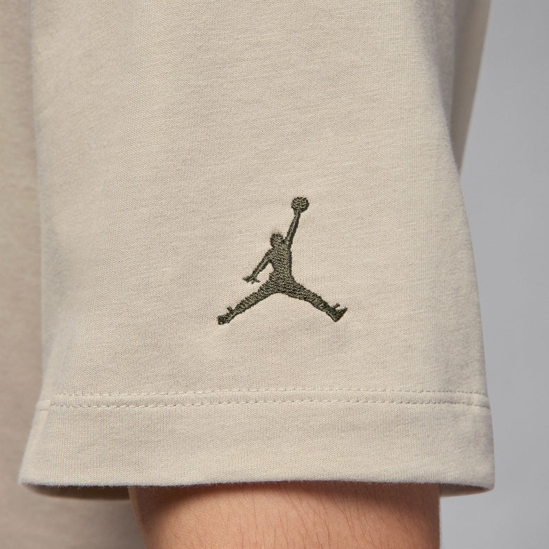 JORDAN SOMOS ETERNOS T-SHIRT "LIGHT STONE/LEGION GREEN"