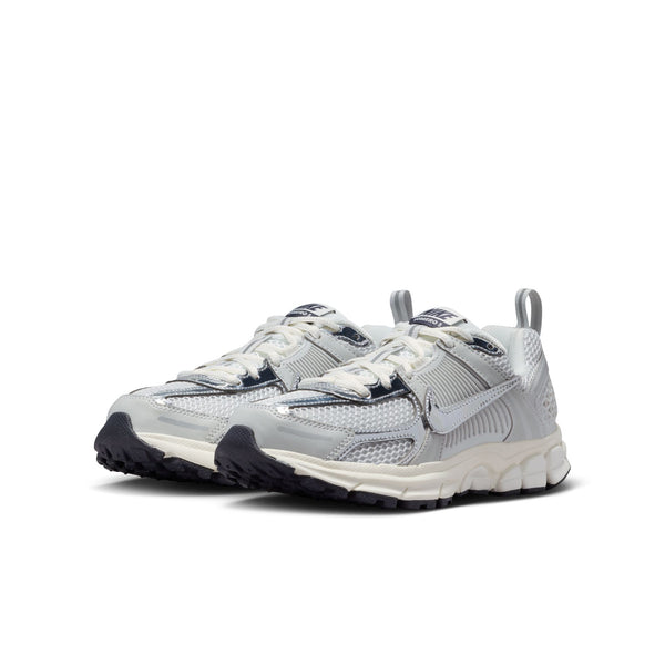 NIKE VOMERO 5 (GS) "PHOTON DUST/CHROME-GRIDIRON-SAIL"