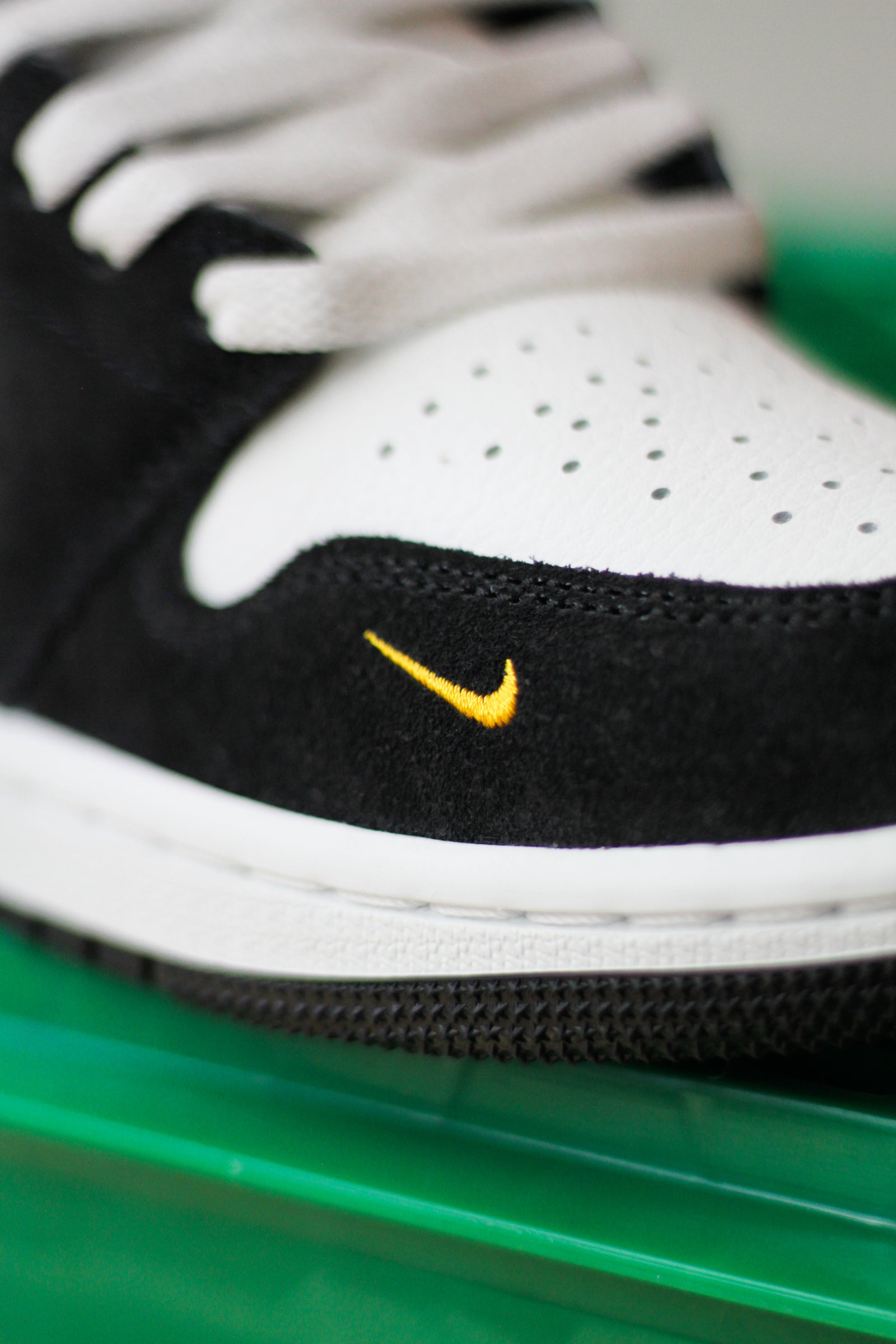 シューズ(女性用) Air Jordan1LuckyGreenWhiteSailBlack AIR JORDAN 1 MID SE 