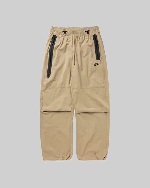 NIKE TECH WOVEN OVERSIZED PANTS "PARACHUTE BEIGE/PARACHUTE BEIGE/BLACK"
