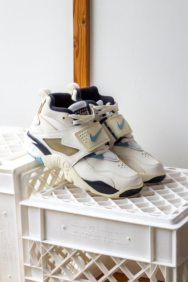 NIKE AIR DIAMOND TURF "SAIL/MICA BLUE-COCONUT MILK-OFF NOIR"