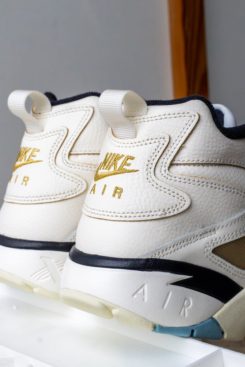 NIKE AIR DIAMOND TURF "SAIL/MICA BLUE-COCONUT MILK-OFF NOIR"