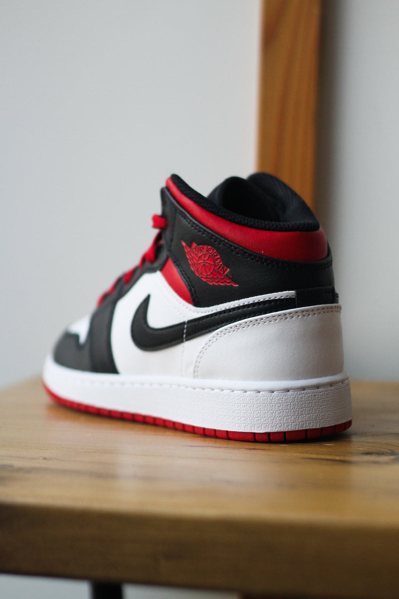 AIR JORDAN 1 MID (GS) "GYM RED"