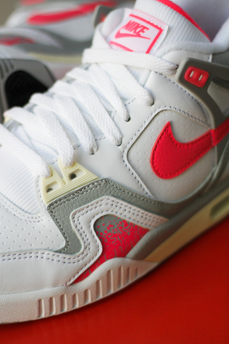 NIKE AIR TECH CHALLENGE 2 "WHITE/RACER PINK-LT SMOKE GREY"