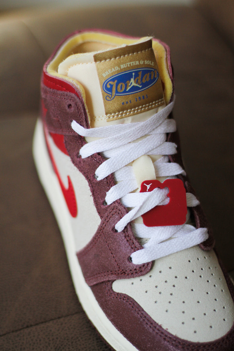 AIR JORDAN 1 MID SE (GS) "COCONUT MILK/VARSITY RED-DARK PONY"