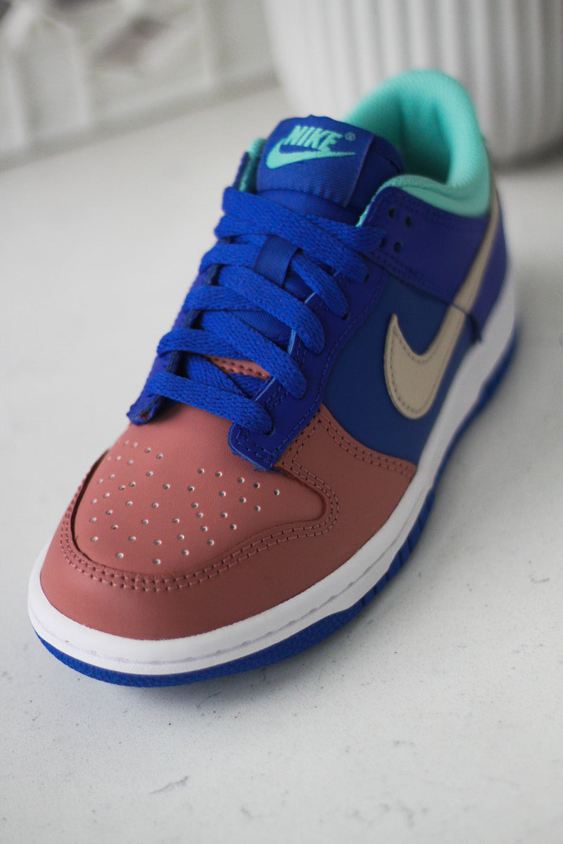 DUNK LOW SE (GS) "HYPER ROYAL"