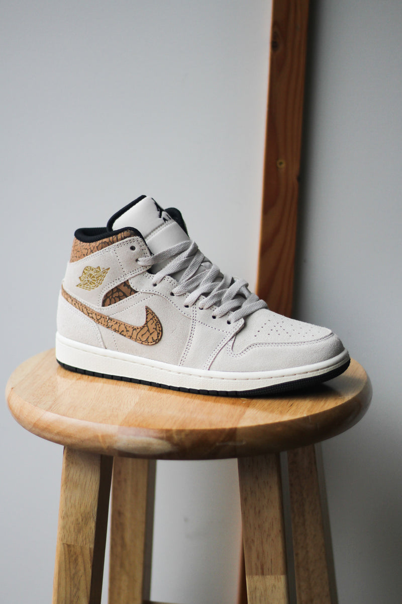 AIR JORDAN 1 MID SE "LT OREWOOD"
