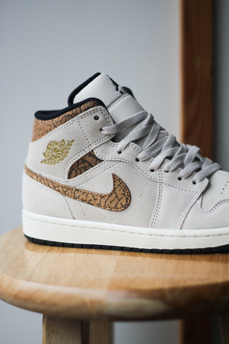 AIR JORDAN 1 MID SE "LT OREWOOD"