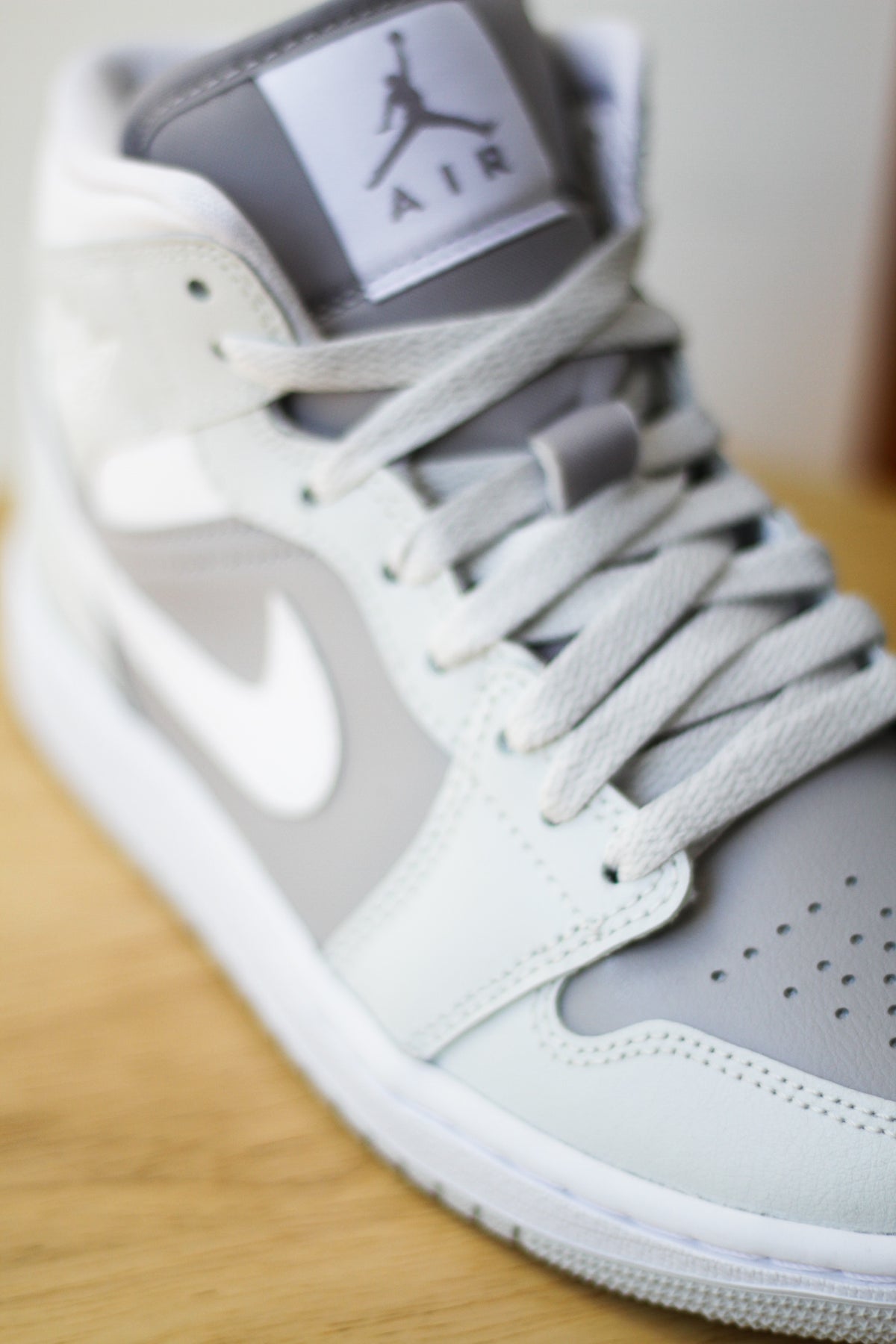 White Jordan Light Smoke Grey Size W AIR JORDAN MID