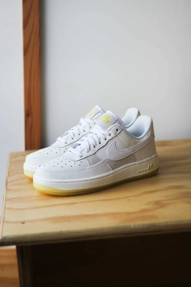 Yellow sneakers and shoes Nike Air Force 1 '07
