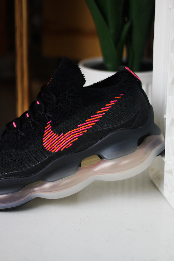 AIR MAX SCORPION FLYKNIT SE "FIREBERRY"
