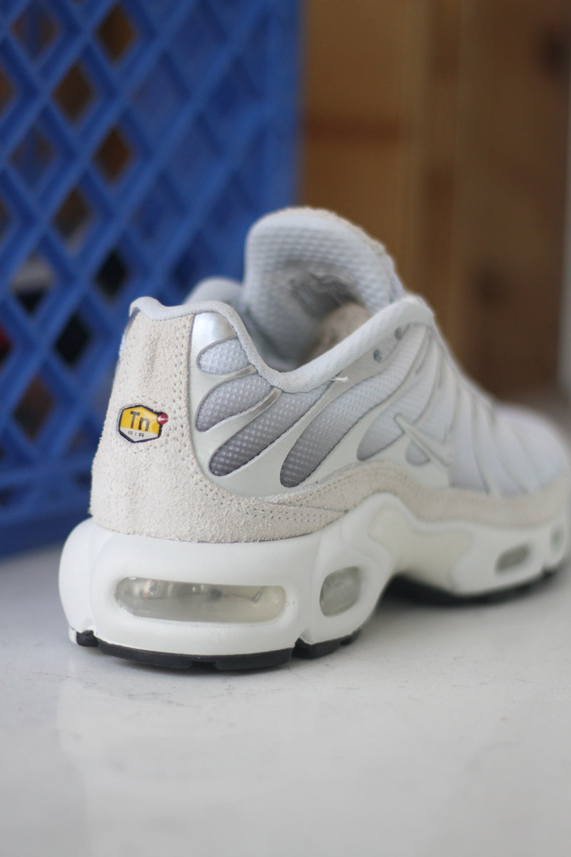 AIR MAX PLUS "PURE PLATINUM"