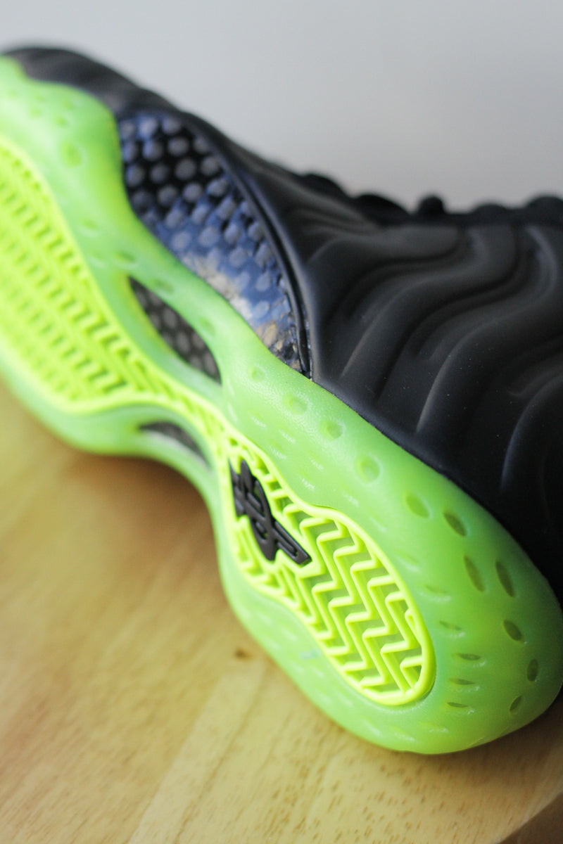 NIKE AIR FOAMPOSITE ONE "BLACK/VOLT"