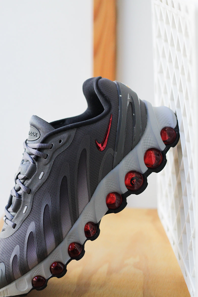 NIKE AIR MAX DN8 "IRON GREY/BRIGHT CRIMSON-WOLF GREY-BLACK"