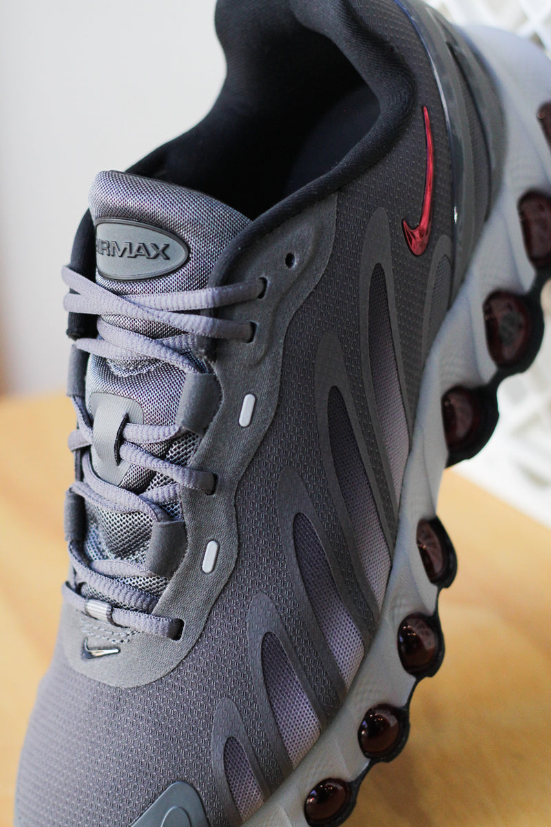 NIKE AIR MAX DN8 "IRON GREY/BRIGHT CRIMSON-WOLF GREY-BLACK"