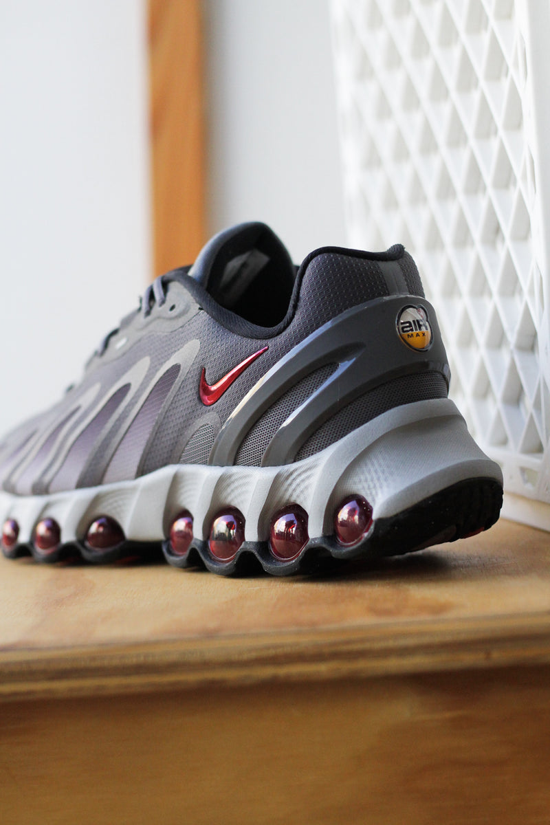 NIKE AIR MAX DN8 "IRON GREY/BRIGHT CRIMSON-WOLF GREY-BLACK"