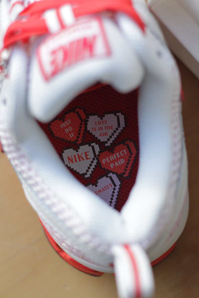 NIKE VOMERO 5 BG (GS) "SUMMIT WHITE/LT CRIMSON-PINK FOAM"