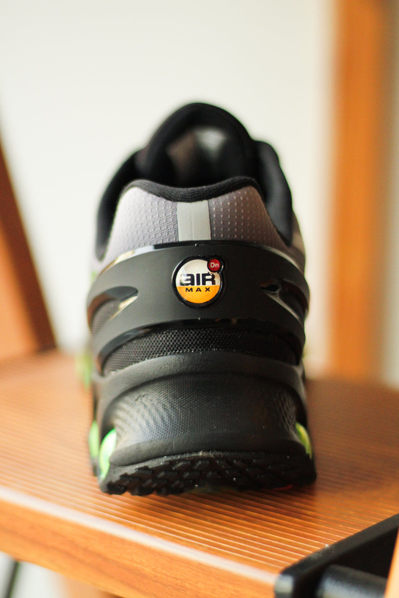 NIKE AIR MAX DN8 "BLACK/VOLT-LT SMOKE GREY-BLACK"