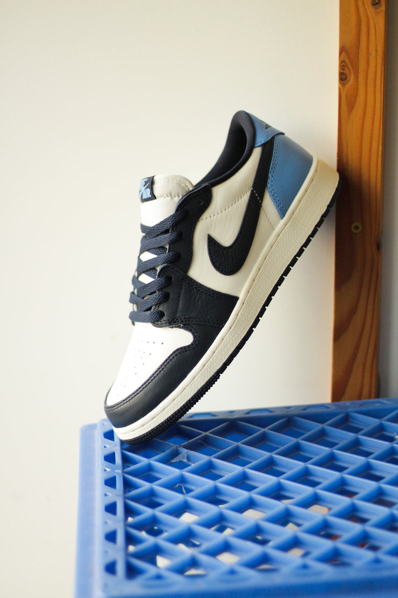AIR JORDAN 1 LOW OG (GS) "OBSIDIAN/UNIVERSITY BLUE-SAIL"