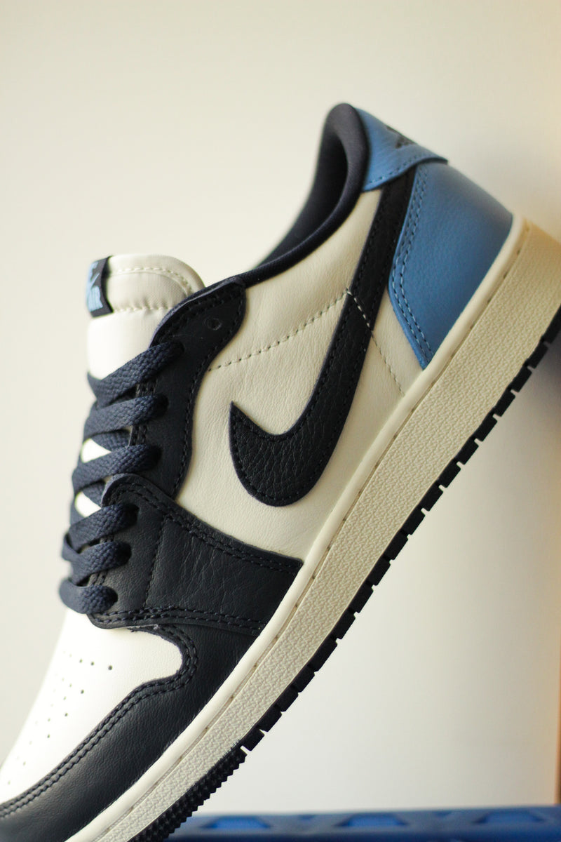 AIR JORDAN 1 LOW OG (GS) "OBSIDIAN/UNIVERSITY BLUE-SAIL"