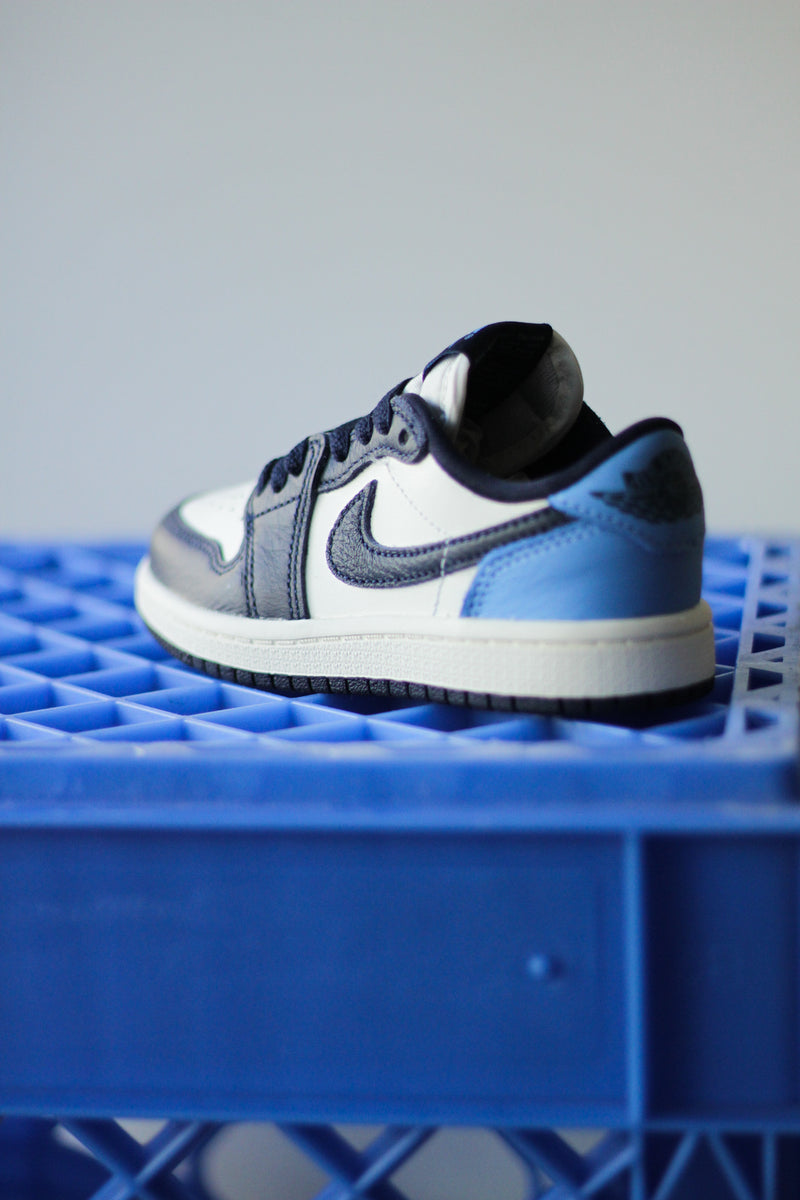 JORDAN 1 RETRO LOW OG (PS) "OBSIDIAN/UNIVERSITY BLUE-SAIL"