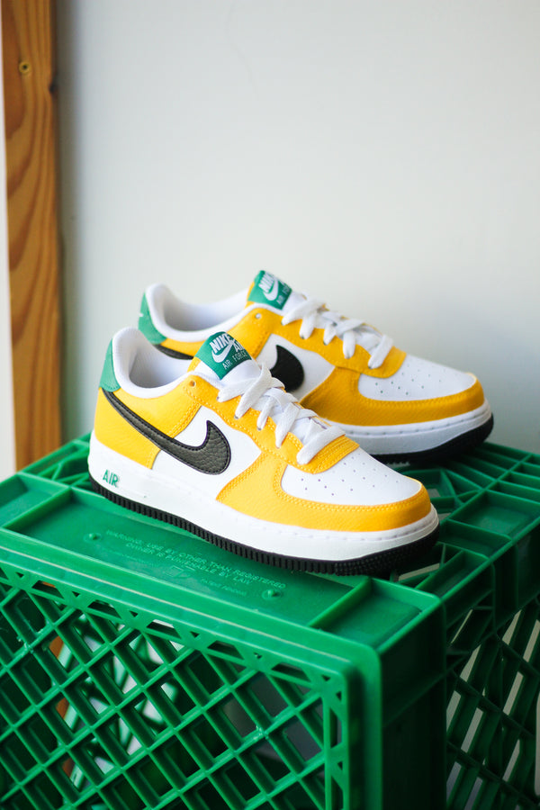 AIR FORCE 1 (GS) UNIVERSITY GOLD – Sneaker Room