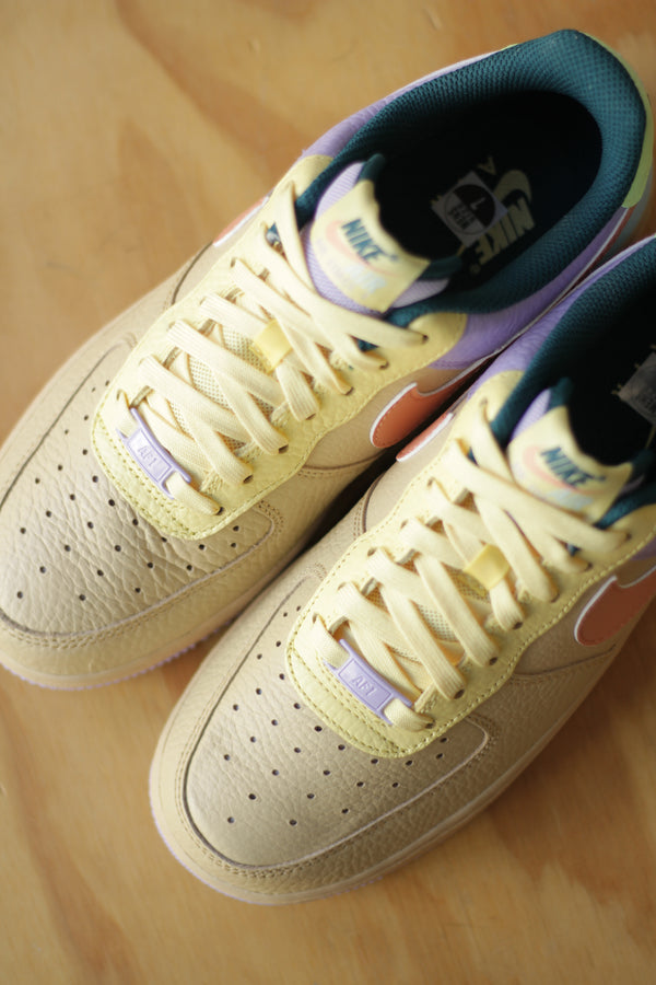 NIKE AIR FORCE 1 '07 "SESAME/APRICOT AGATE-HYDRANGEAS"